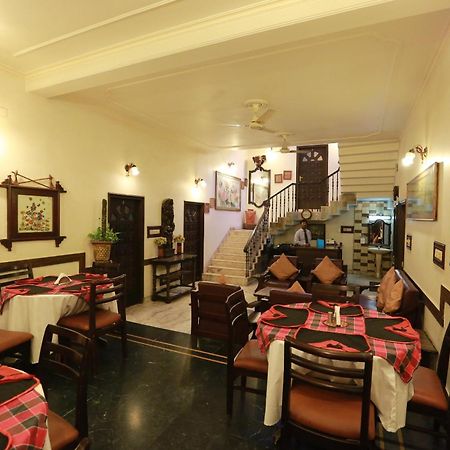 Oyo 8844 Meadows Inn Chinhat Екстер'єр фото