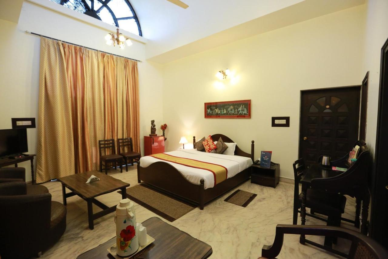 Oyo 8844 Meadows Inn Chinhat Екстер'єр фото