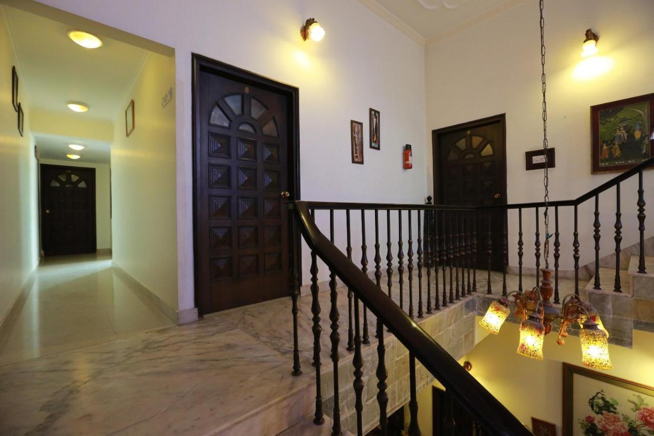 Oyo 8844 Meadows Inn Chinhat Екстер'єр фото