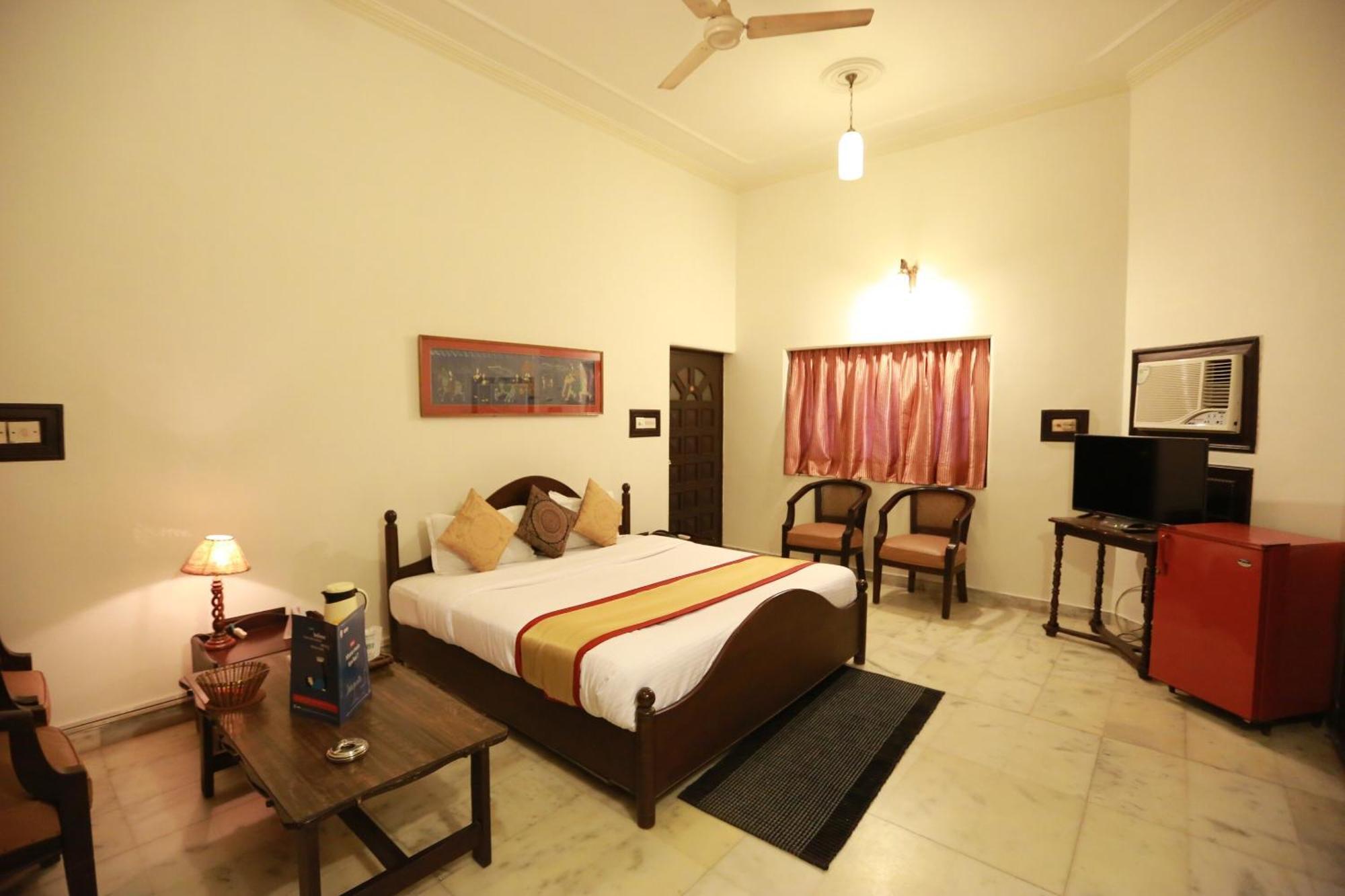 Oyo 8844 Meadows Inn Chinhat Екстер'єр фото