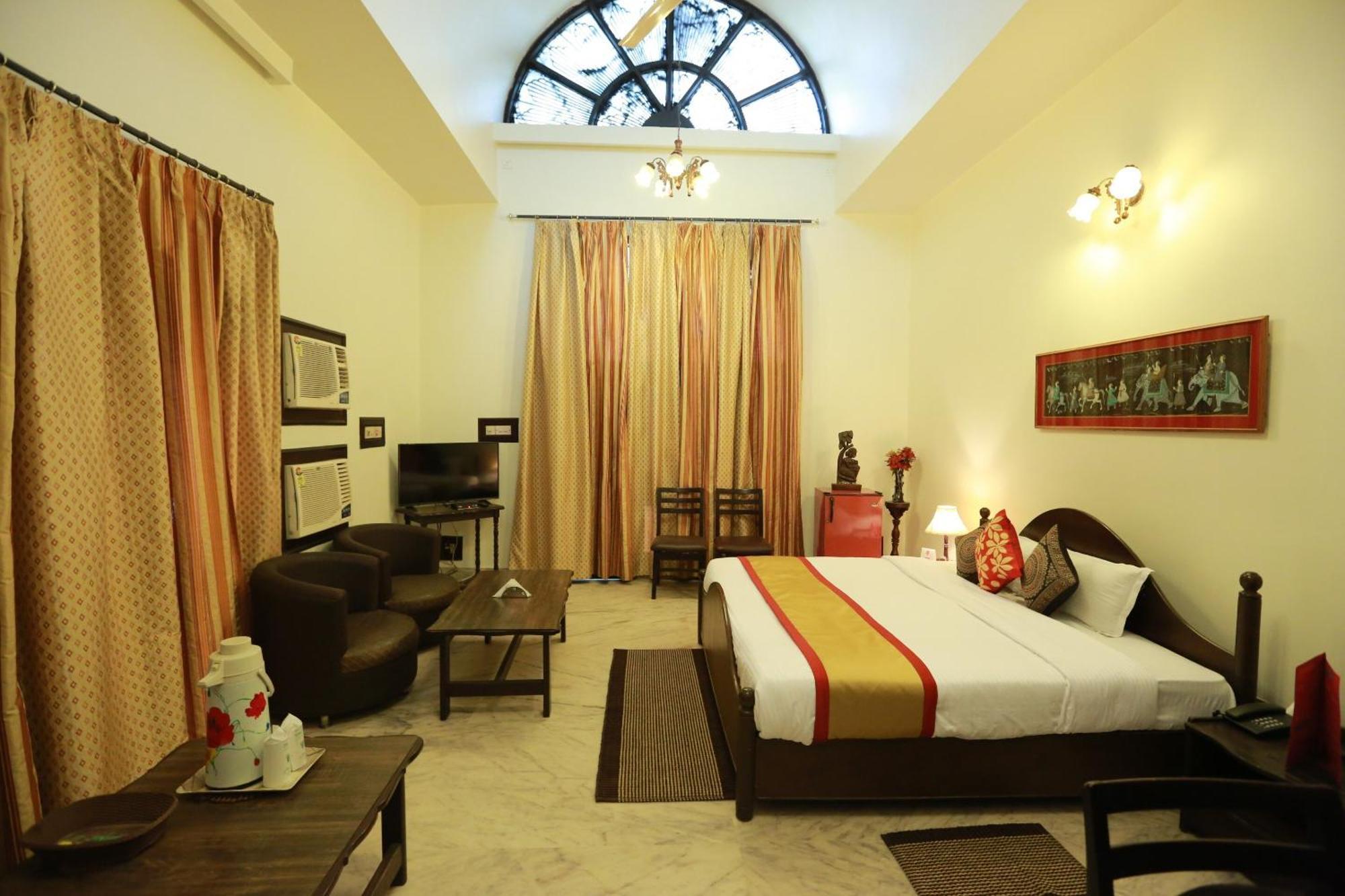 Oyo 8844 Meadows Inn Chinhat Екстер'єр фото