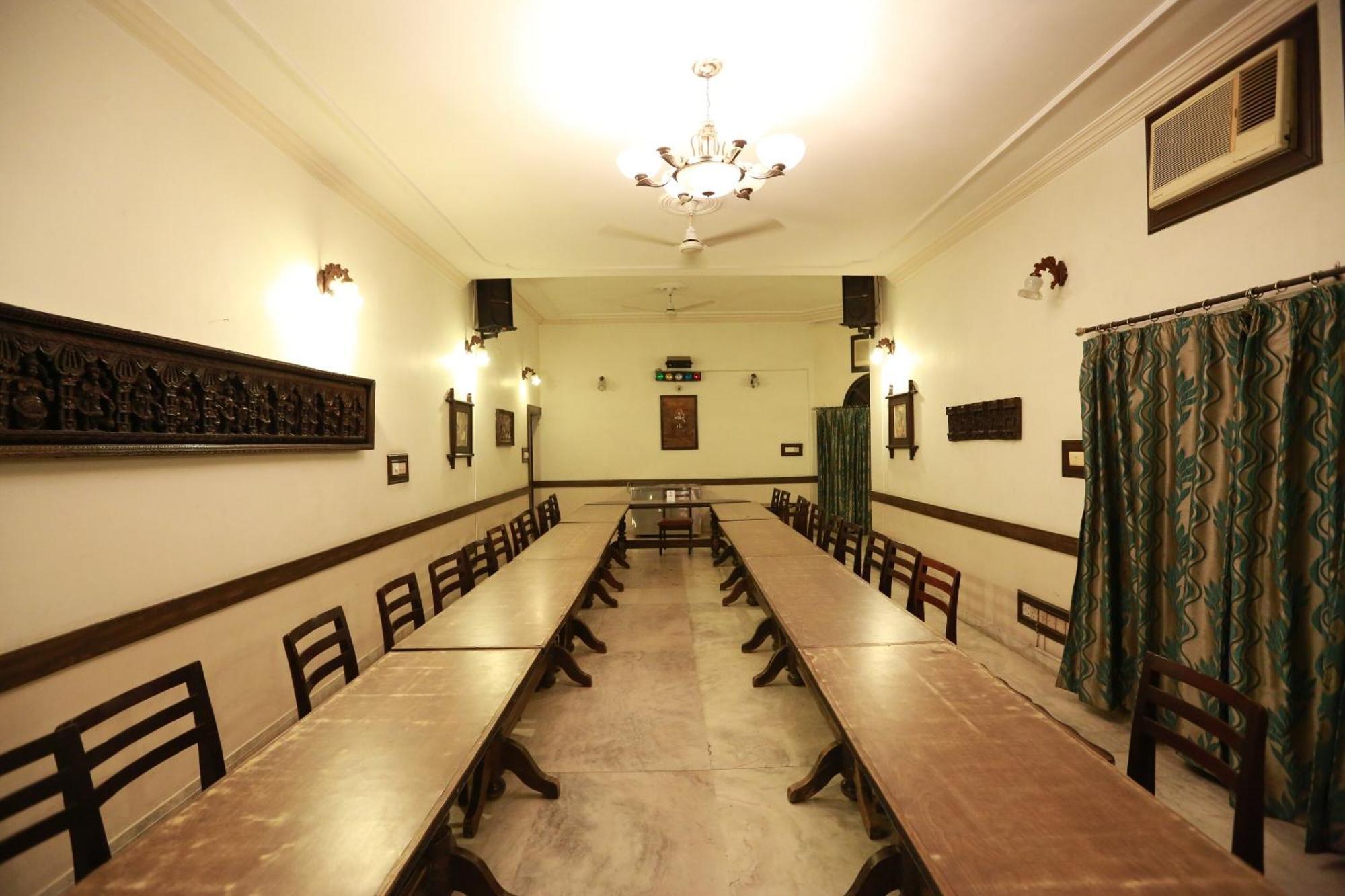 Oyo 8844 Meadows Inn Chinhat Екстер'єр фото